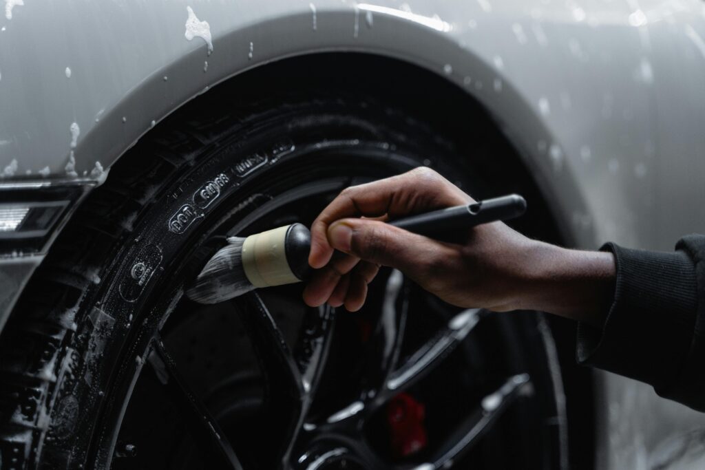 De kunst van een stralende auto: waarom regelmatig wassen essentieel is