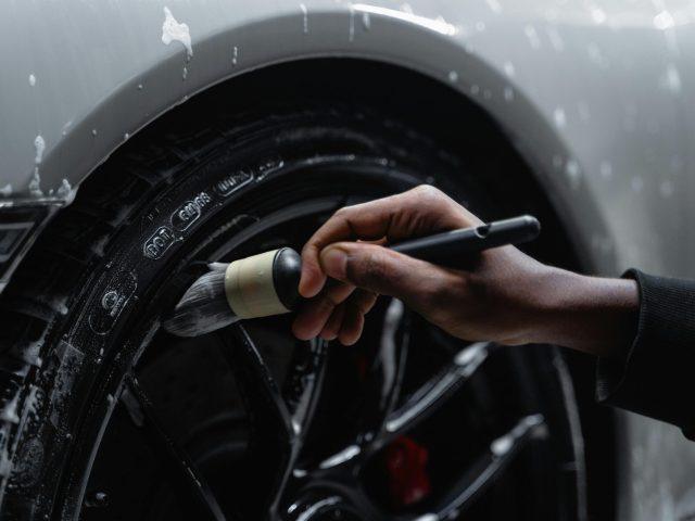 De kunst van een stralende auto: waarom regelmatig wassen essentieel is