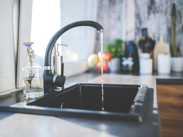 Waarom kiezen voor een zwarte houten keuken