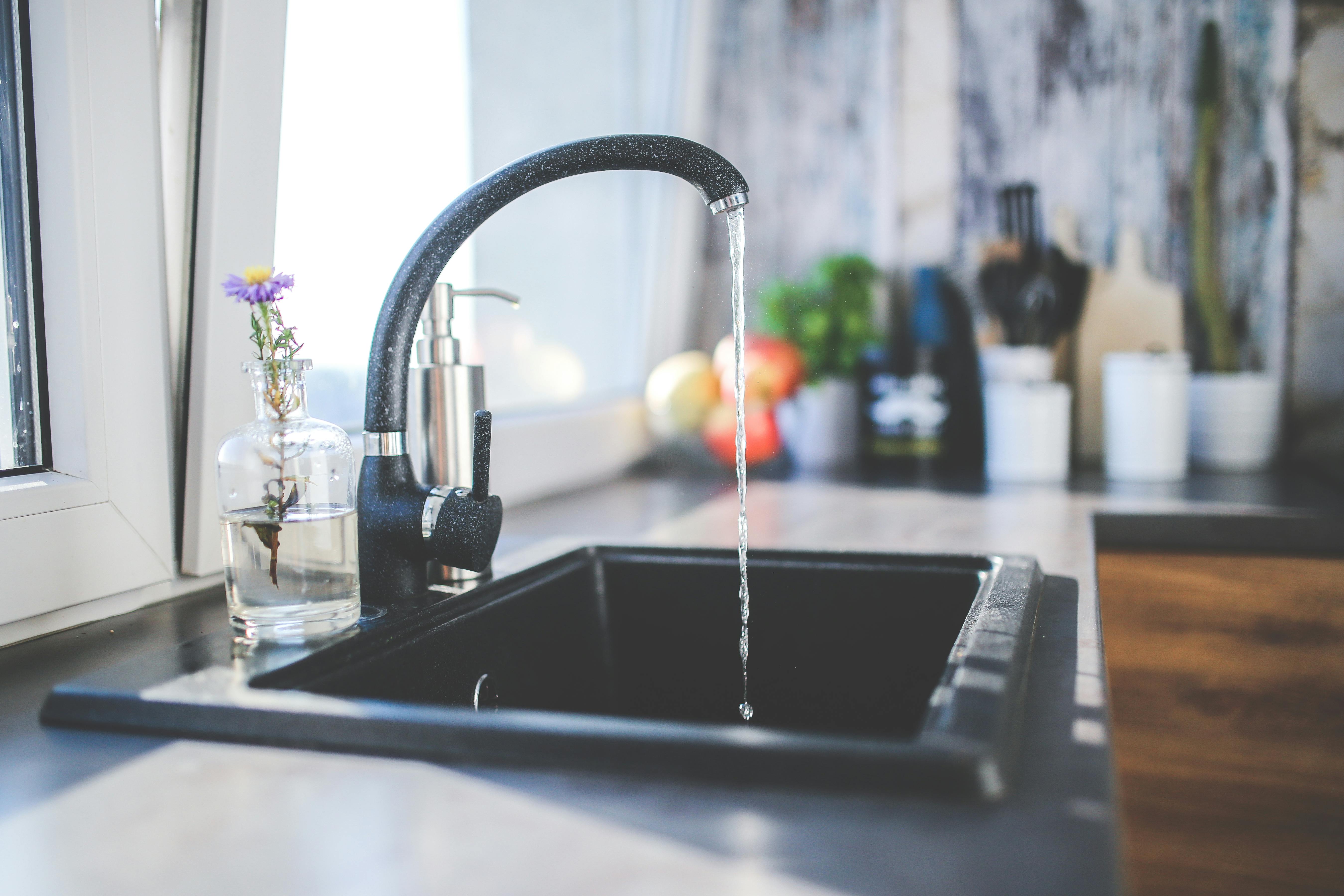 Waarom kiezen voor een zwarte houten keuken