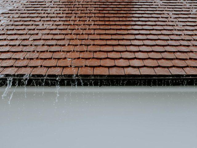Storm of zonneschijn een goed dak houdt stand