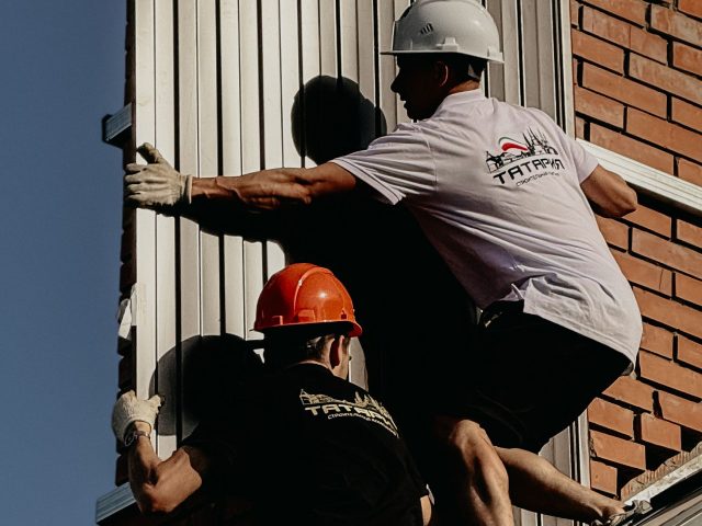 De juiste moment kiezen om dakbedekking te vervangen bij ouderdom of schade